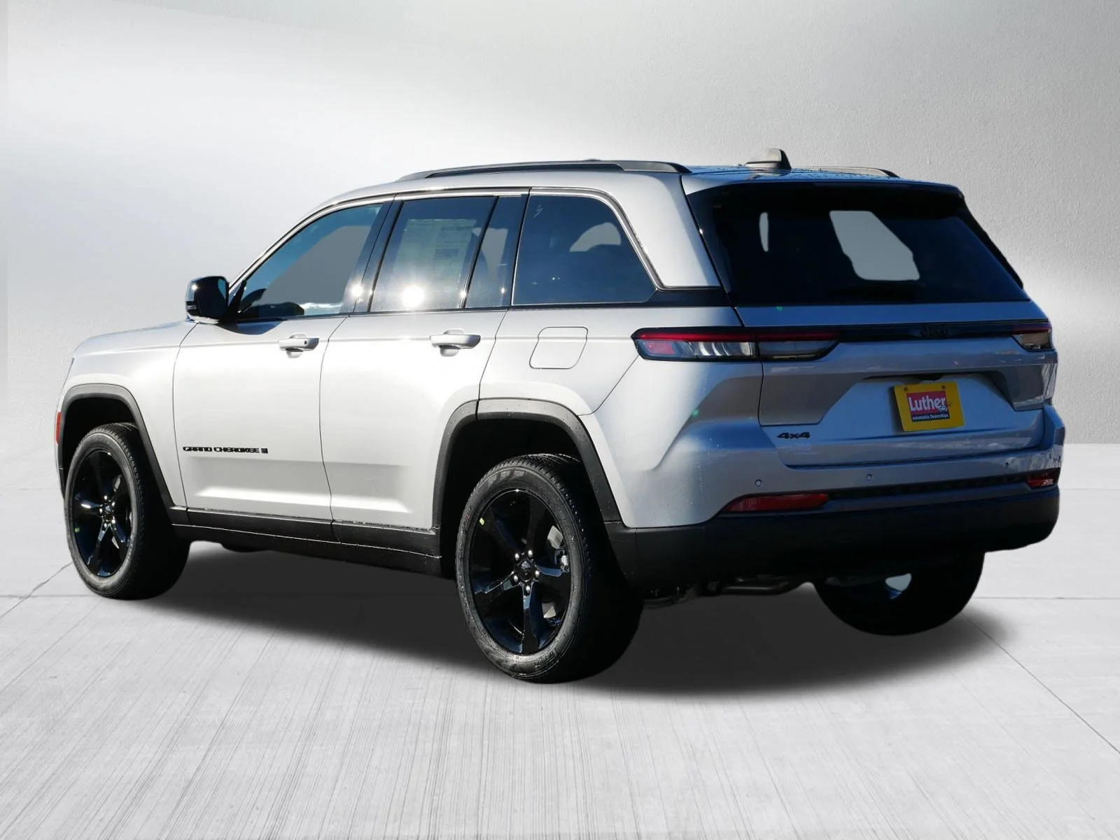 New 2026 Silver Zynith Exterior Paint Jeep Limited image 3
