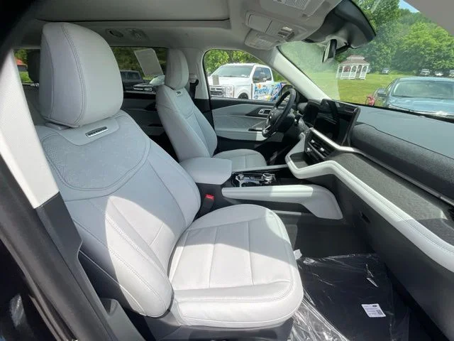 New 2026 Agate Black Metallic Ford Platinum™ image 42