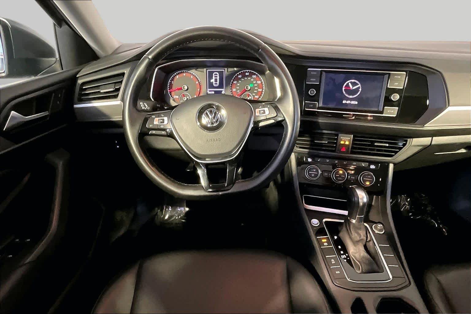 Used 2019 Platinum Gray Metallic Volkswagen SE image 6