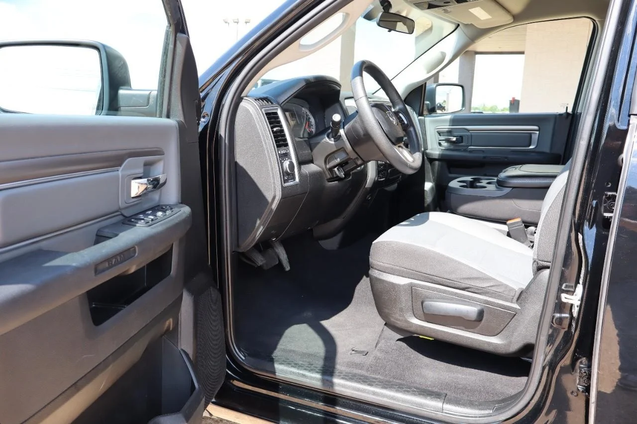 Used 2024 Diamond Black Crystal Pearl Coat Ram SLT image 10
