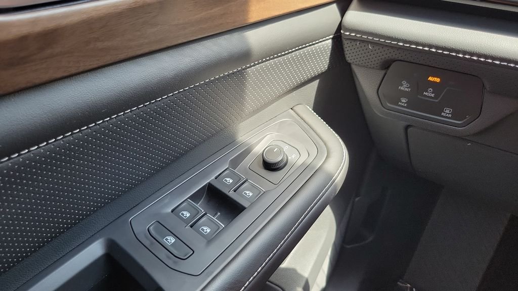 2024 Volkswagen Atlas SE w/Tech - Photo 19