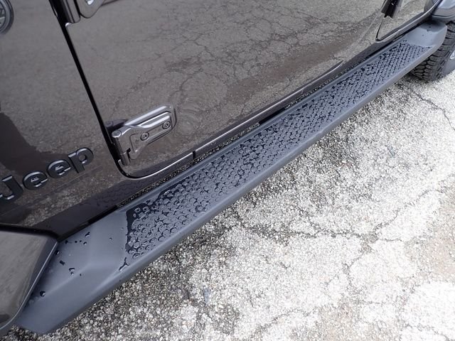 New 2026 Granite Crystal Metallic Clear-Coat Exterior Paint Jeep Sahara image 13
