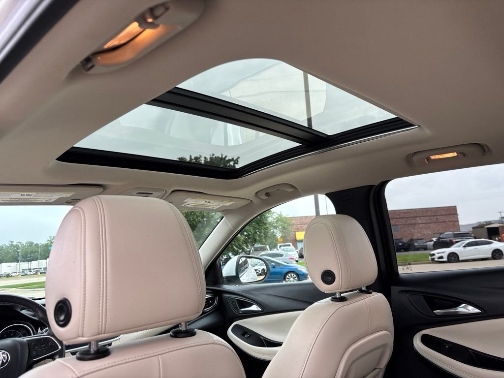 Used 2021 White Frost Buick Essence image 37