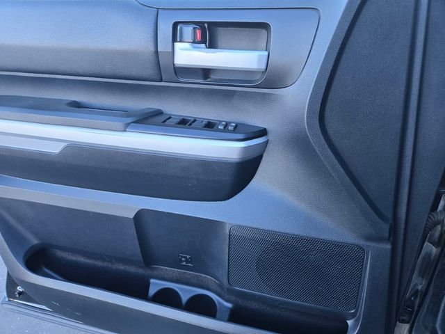 Used 2014 Black Toyota SR5 image 17