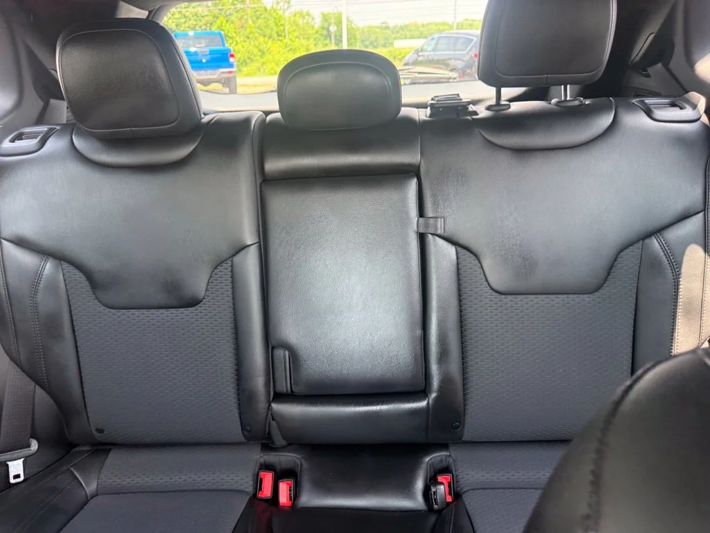 Used 2022 White Jeep Latitude image 29