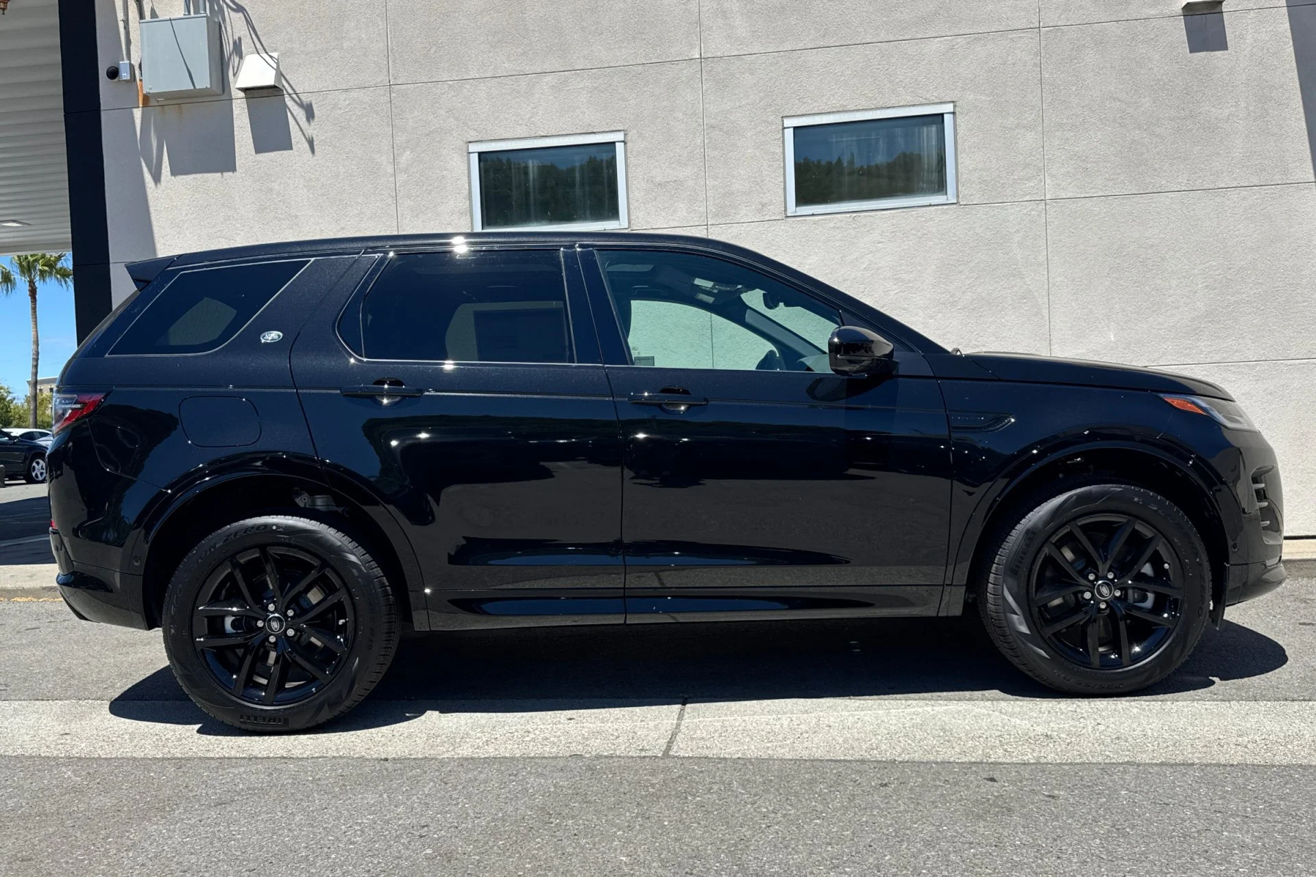 New 2026 Santorini Black Land Rover Landmark image 8