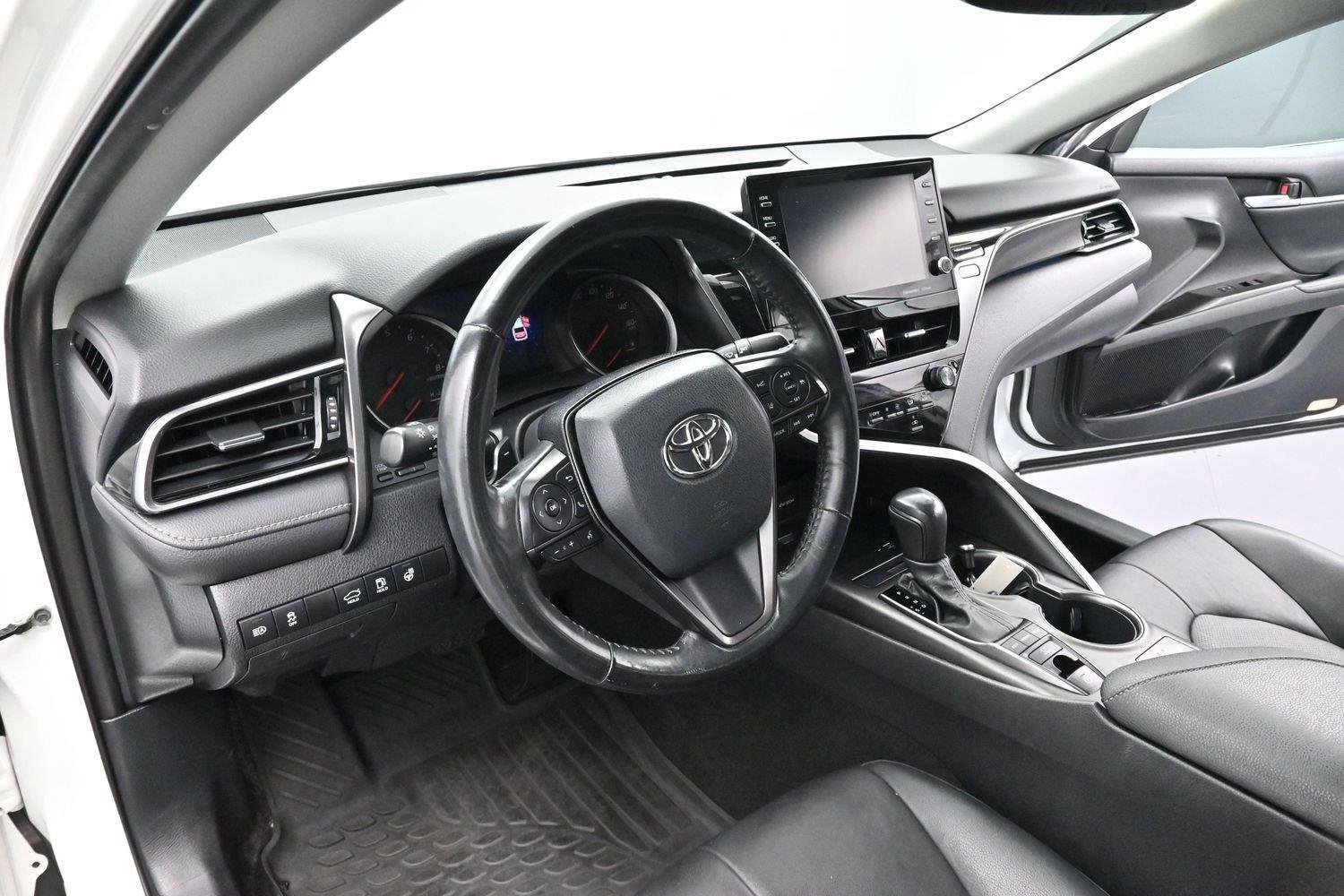 Used 2022 Wind Chill Pearl Toyota XSE image 15