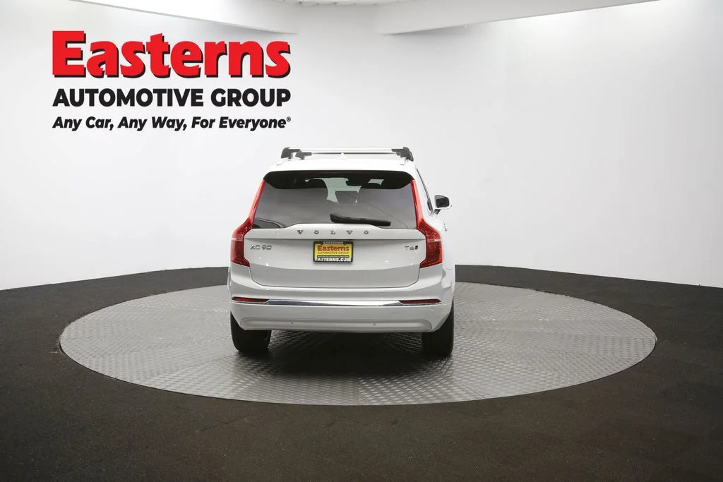 Used 2022 White Volvo T6 Inscription image 39