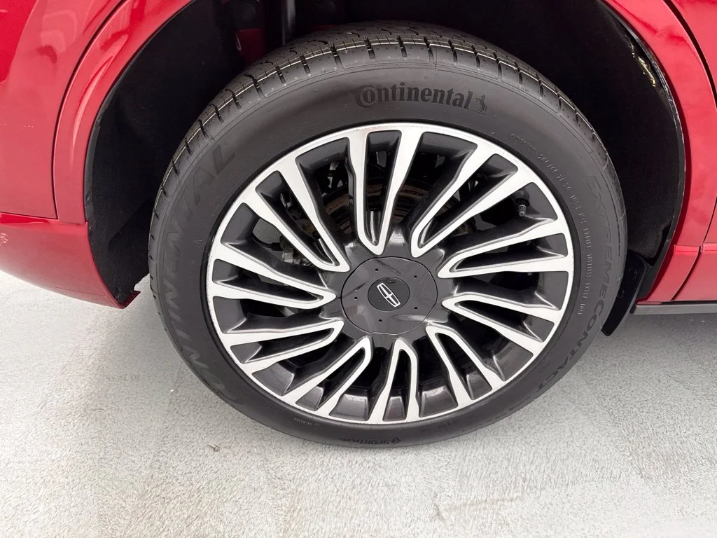 Used 2022 Red Lincoln Standard image 11