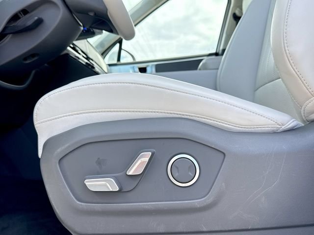 Used 2024 White Hyundai SEL image 12