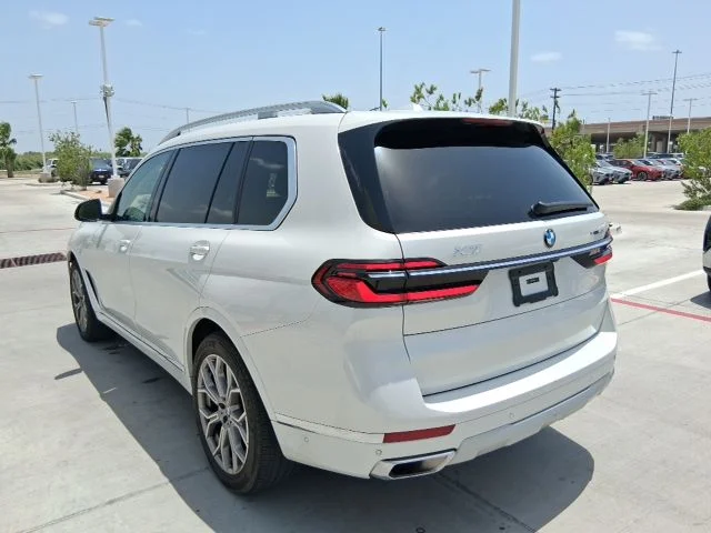 Used 2024 White BMW xDrive40i image 4