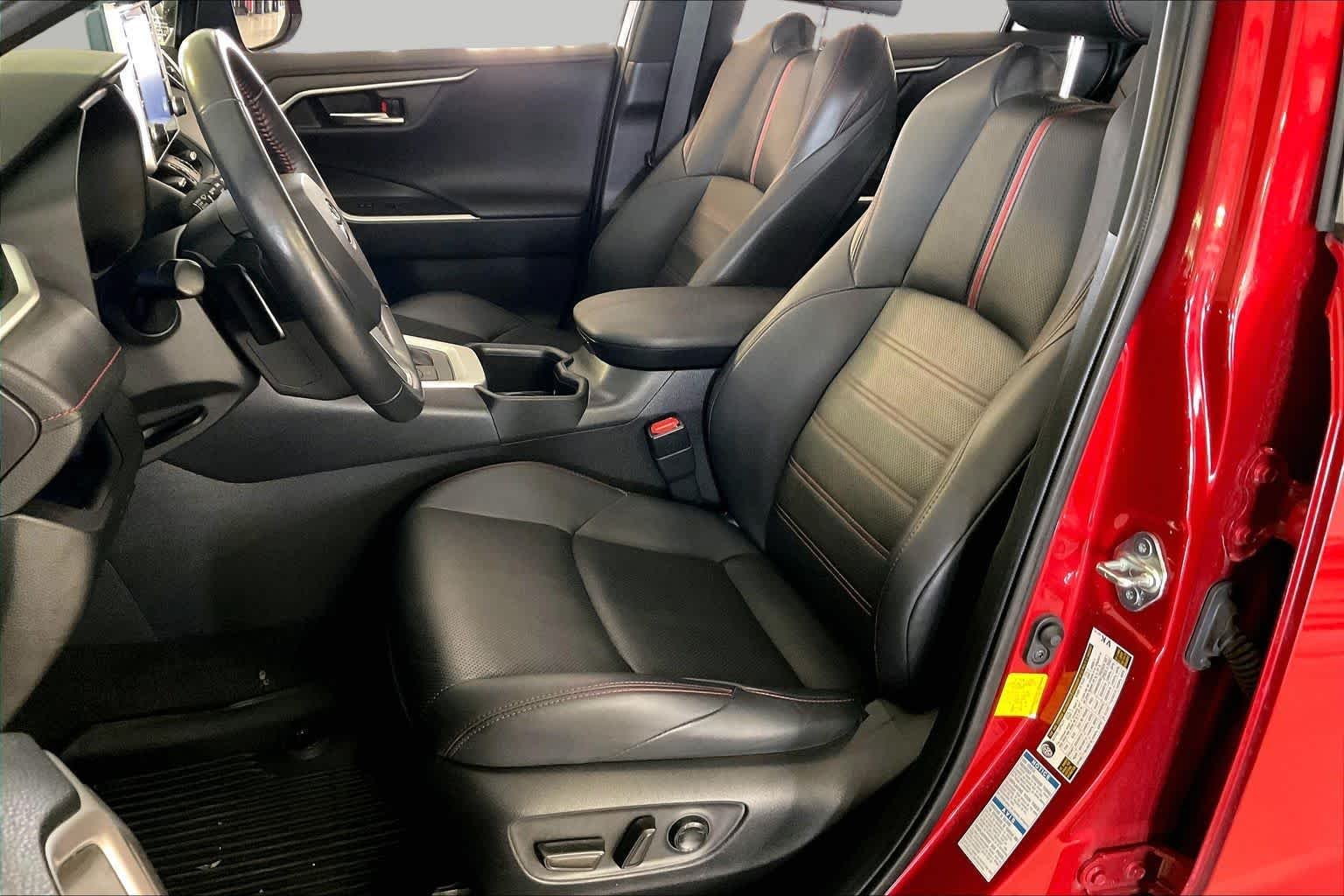 Used 2022 Supersonic Red/Midnight Black Metallic Toyota XSE image 7