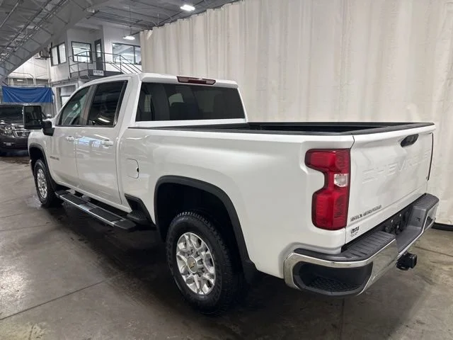 Used 2025 Summit White Chevrolet LT image 5