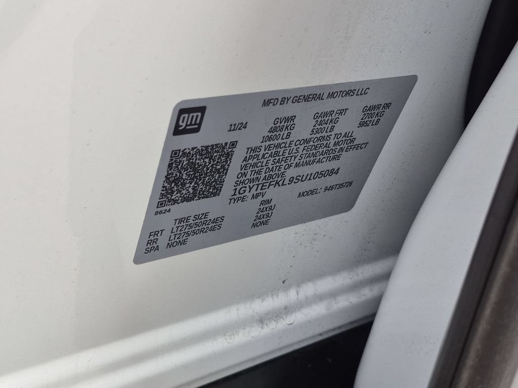 New 2025 Summit White Cadillac Sport 2 image 34