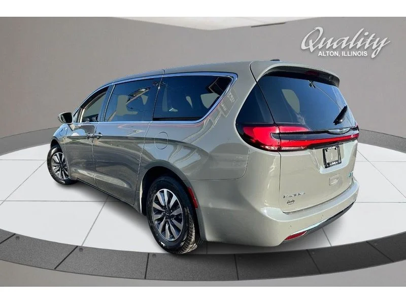 Used 2022 Ceramic Gray Clearcoat Chrysler Hybrid Touring L image 8