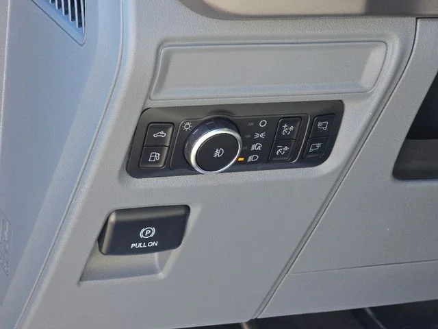 2025 Ford F-150 XLT - Photo 9