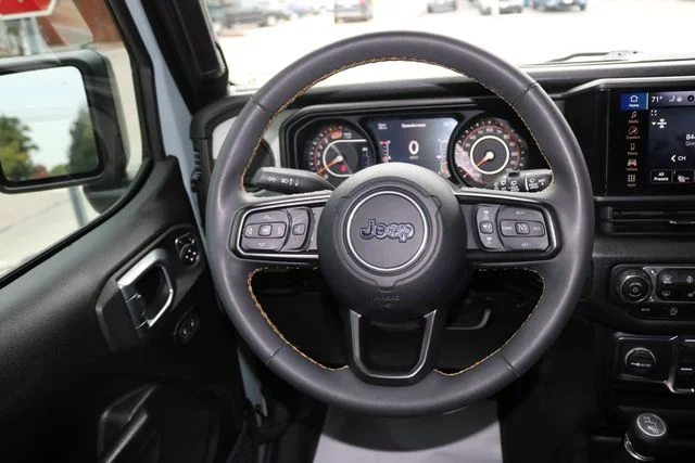 Used 2024 Earl Clearcoat Jeep Sport S image 18