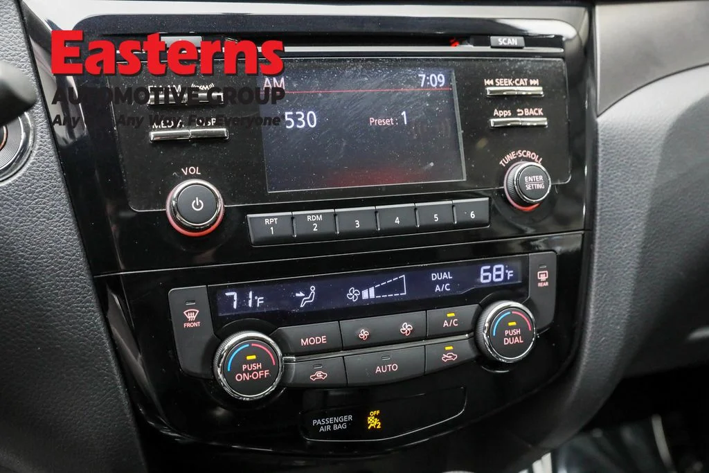 Used 2016 Silver Nissan SV image 19
