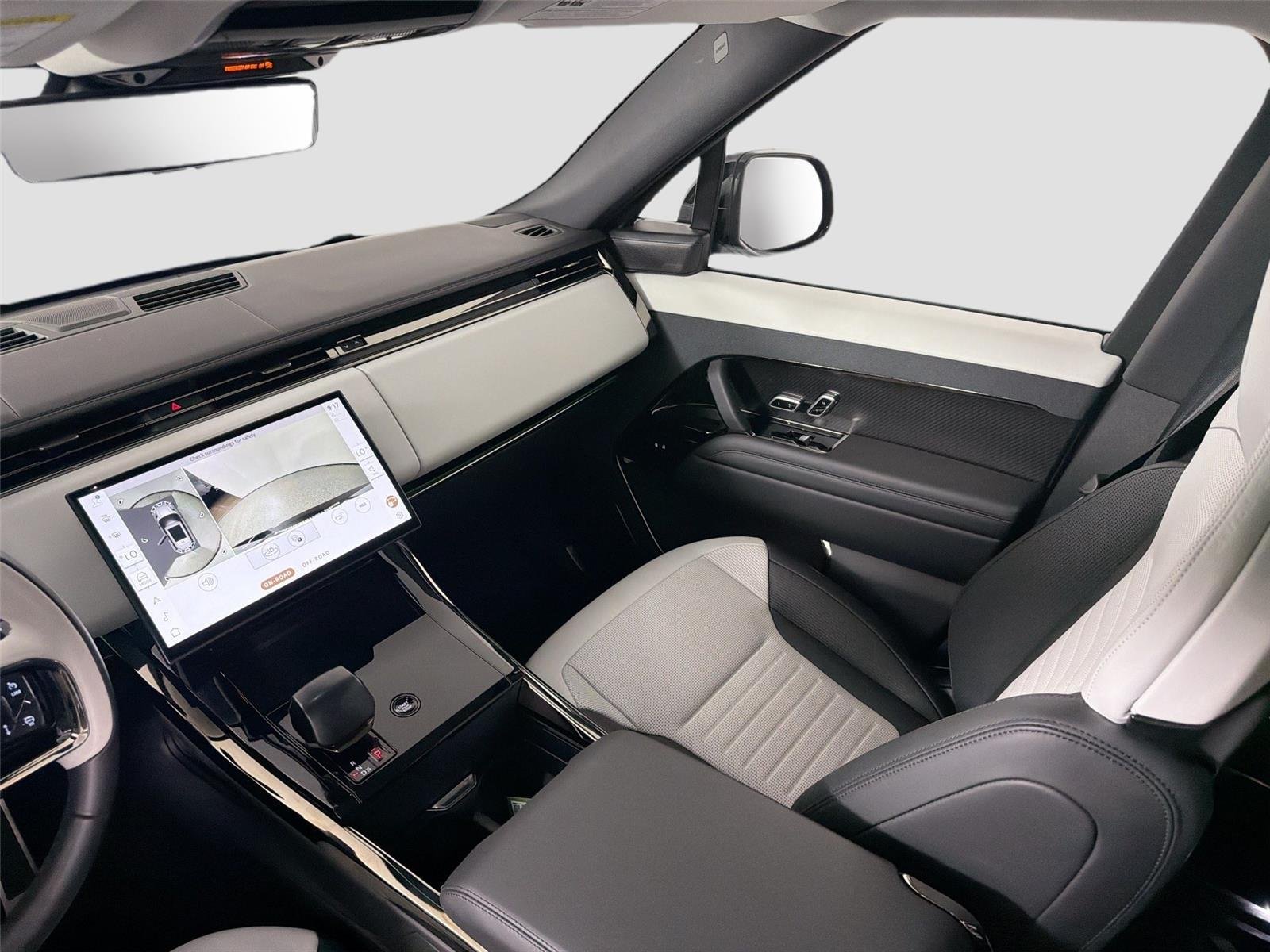 Used 2025 Marl Grey in Gloss finish Land Rover SV Edition Two image 22