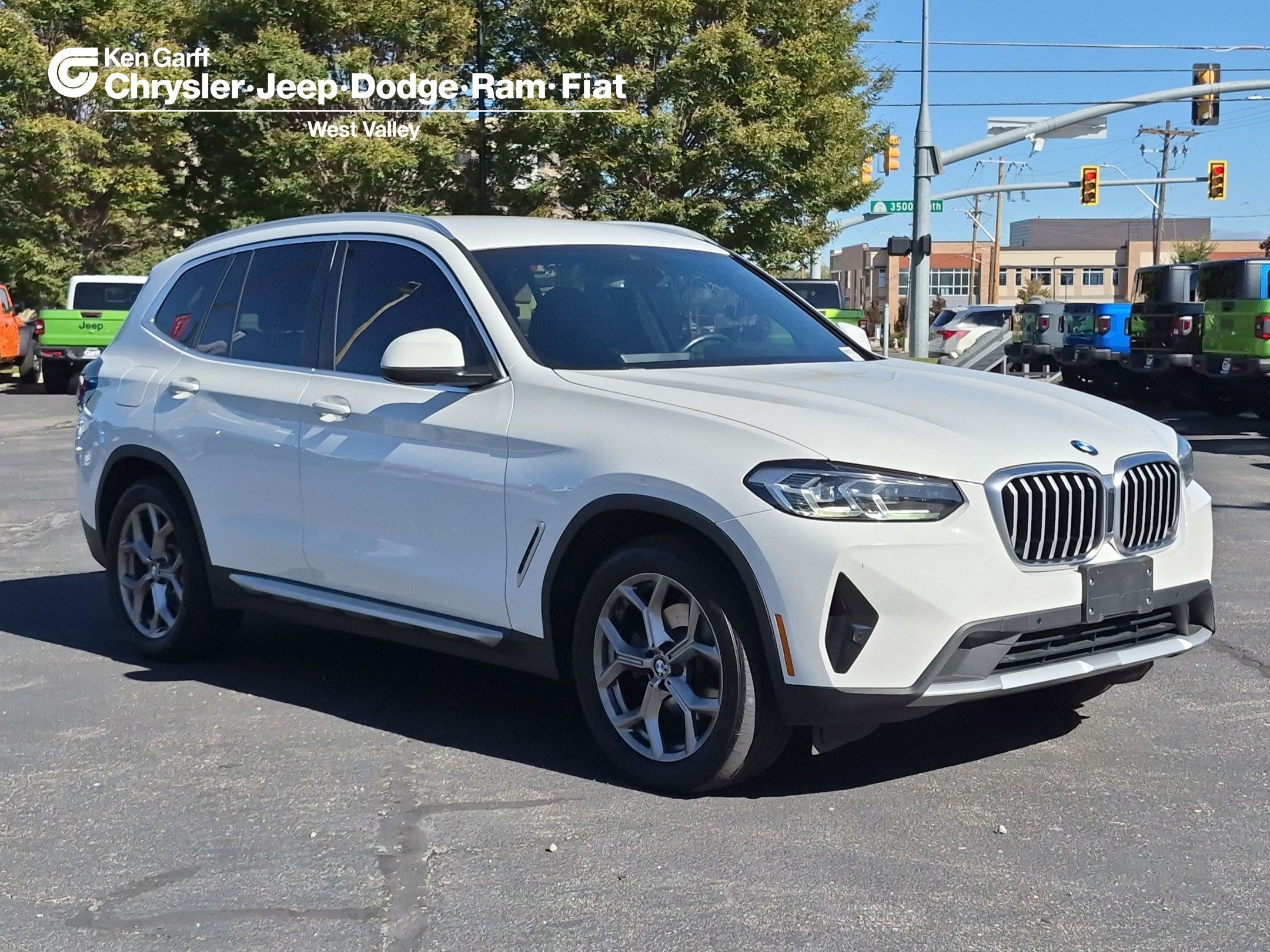 Used 2022 White BMW xDrive30i image 1