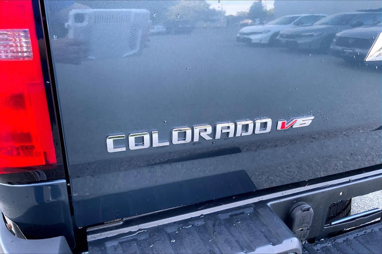 Used 2019 Shadow Gray Metallic Chevrolet 4WD LT image 33