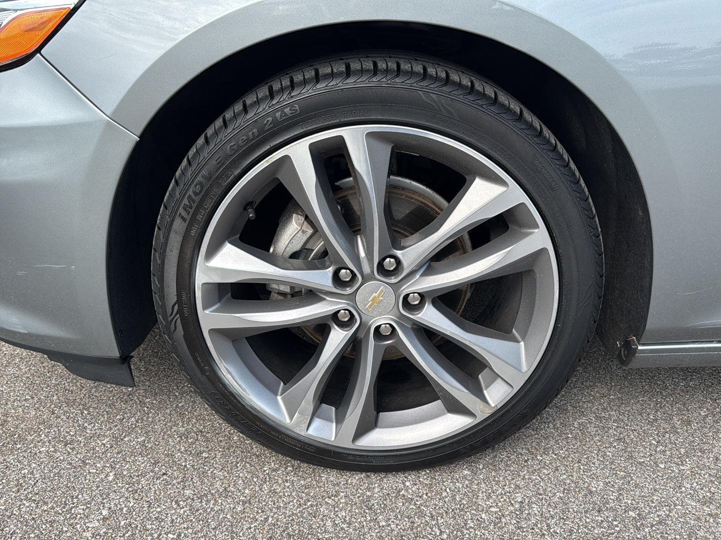 Used 2024 Sterling Gray Metallic Chevrolet LT image 14