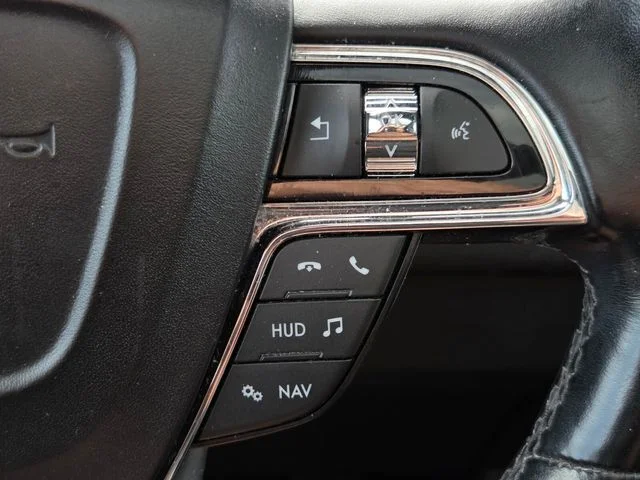 Used 2021 White Lincoln Reserve image 23