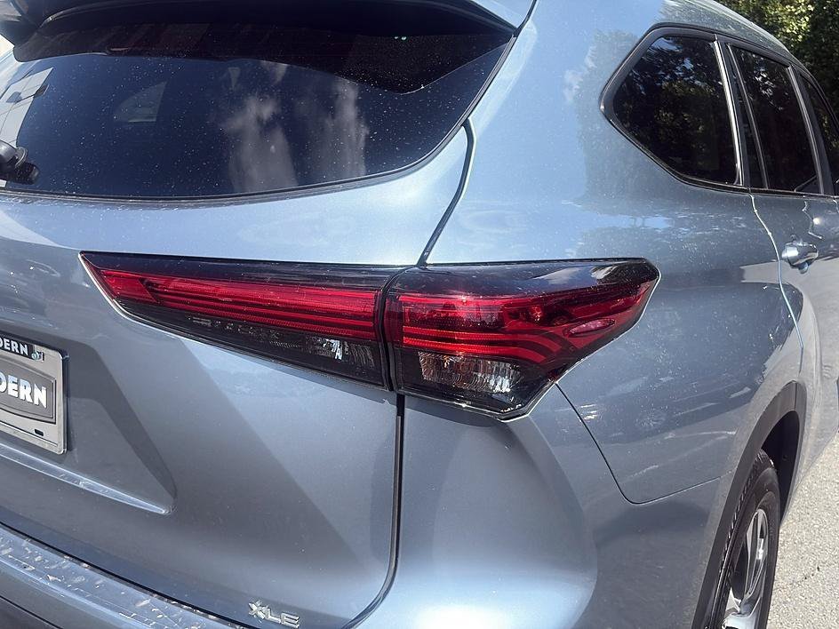 Used 2023 Moon Dust Toyota XLE image 33