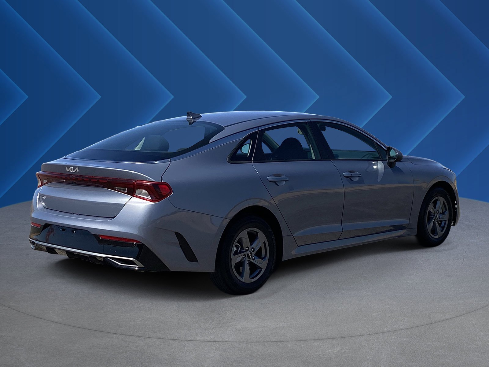 Used 2023 Everlasting Silver Kia LXS image 3