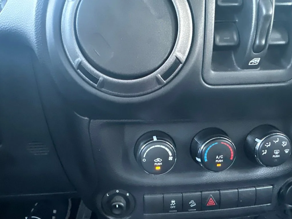 Used 2014 White Jeep Unlimited Sport image 15
