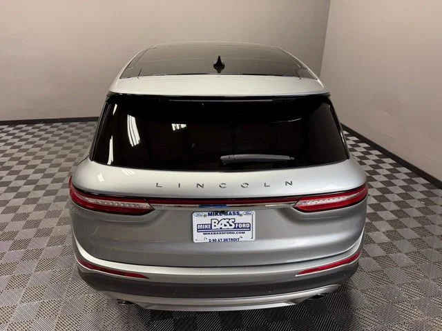Used 2023 Silver Lincoln Standard image 11