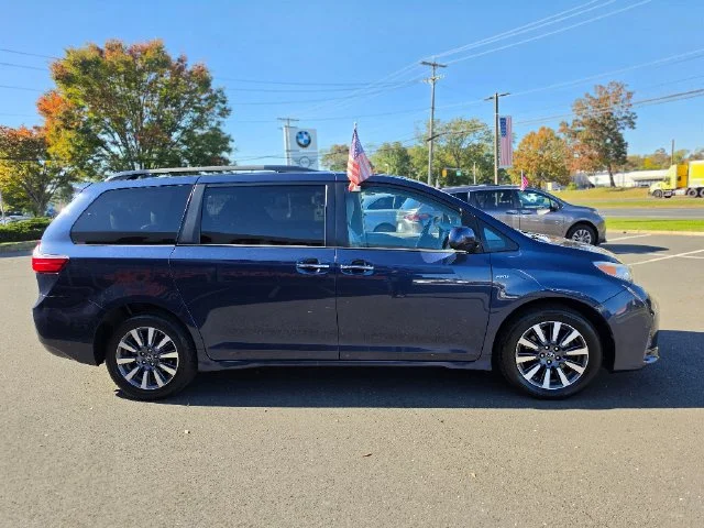 Used 2018 Beige Toyota XLE image 8