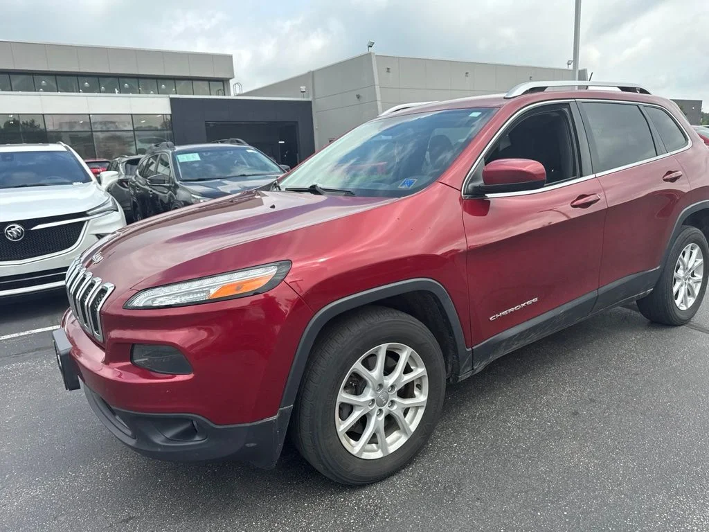 Used 2015 Red Jeep Latitude image 1