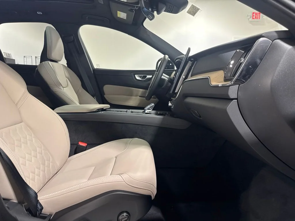 New 2026 Onyx Black Metallic Volvo T8 Plus image 28