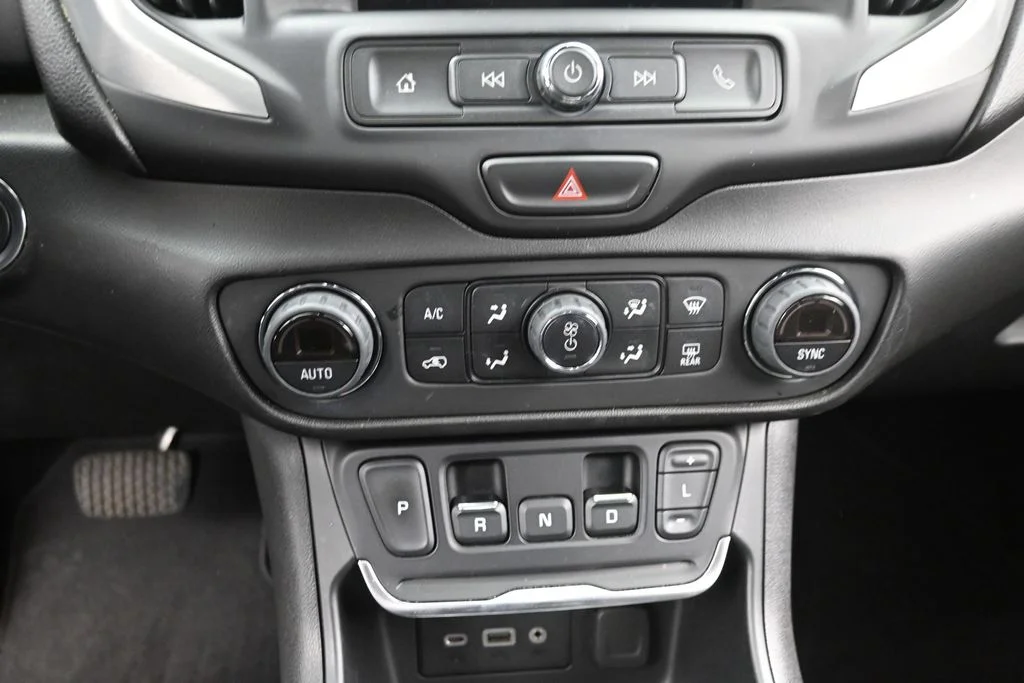 Used 2020 Black GMC SLE image 20