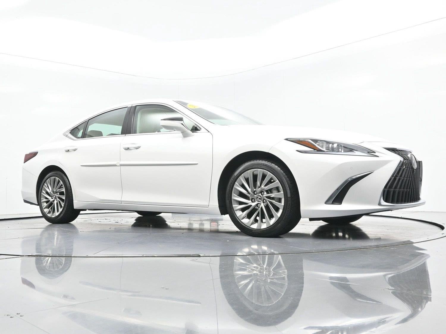 Used 2022 Eminent White Pearl Lexus ES 350 Ultra Luxury image 46