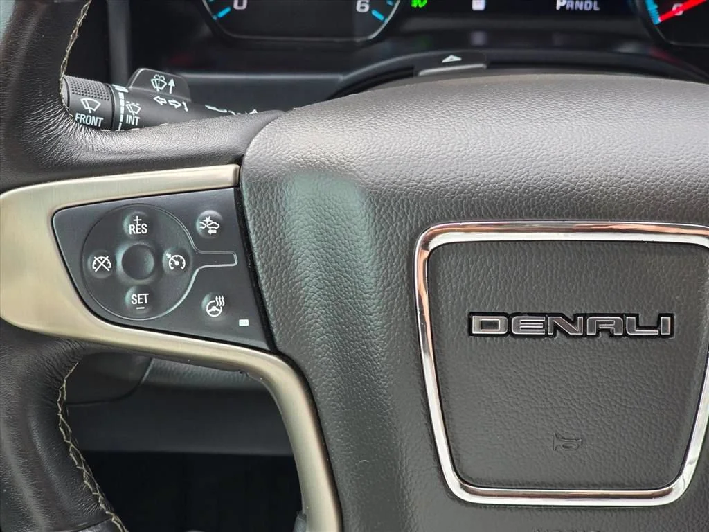Used 2018 WHITE FROST TRICOAT GMC Denali image 15