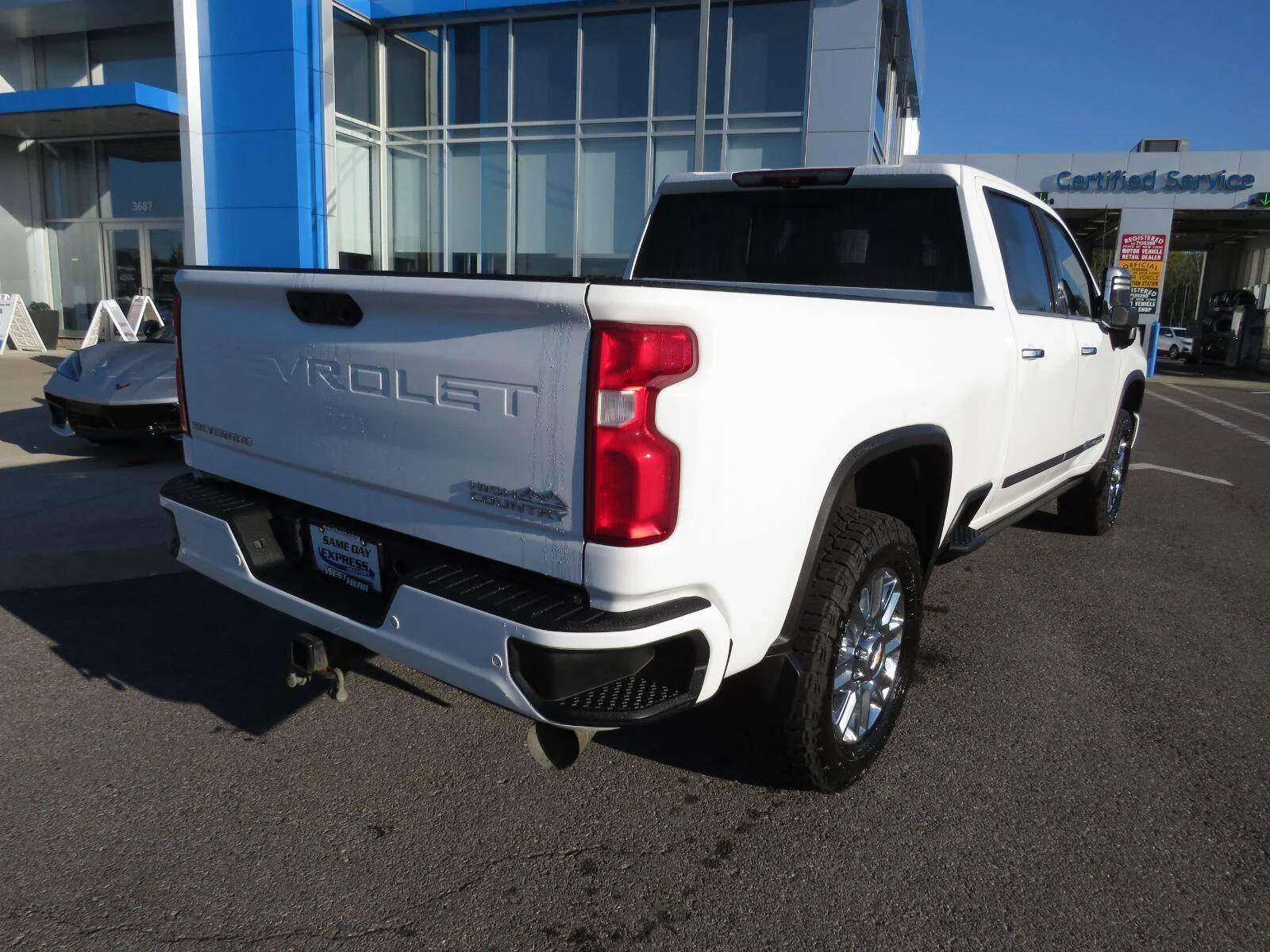 Used 2024 Summit White Chevrolet High Country image 8