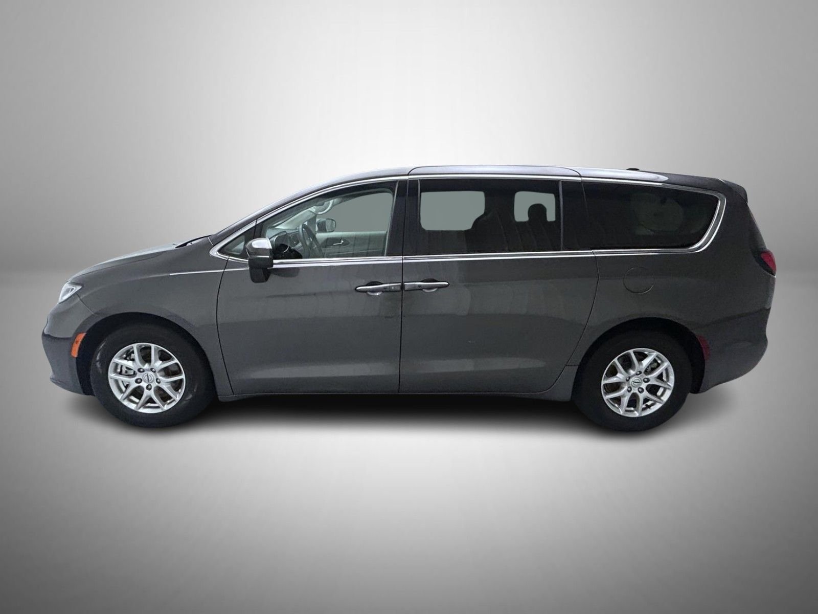 Used 2023 Gray Chrysler Touring L image 8