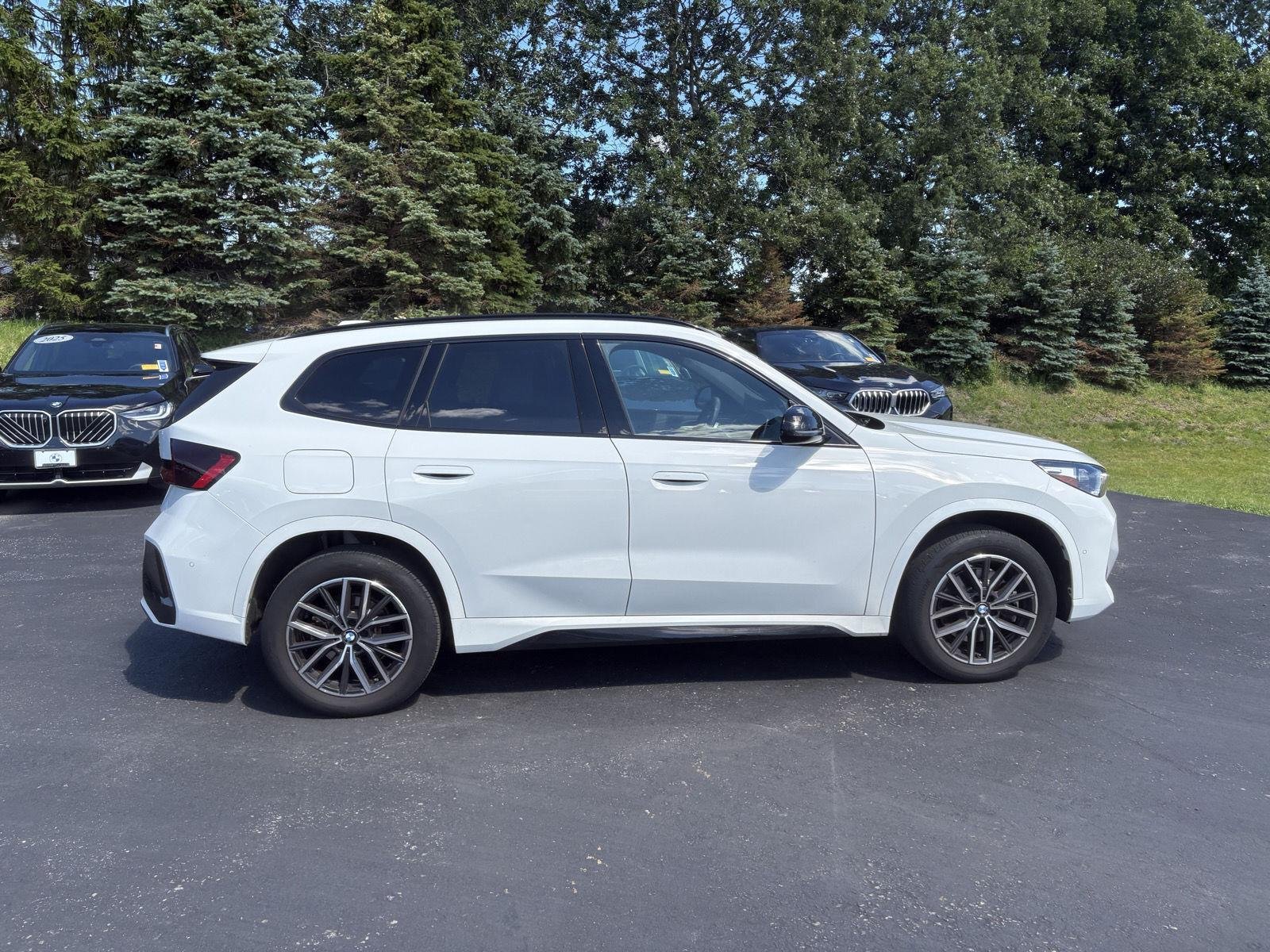 Used 2023 Alpine White BMW xDrive28i image 3