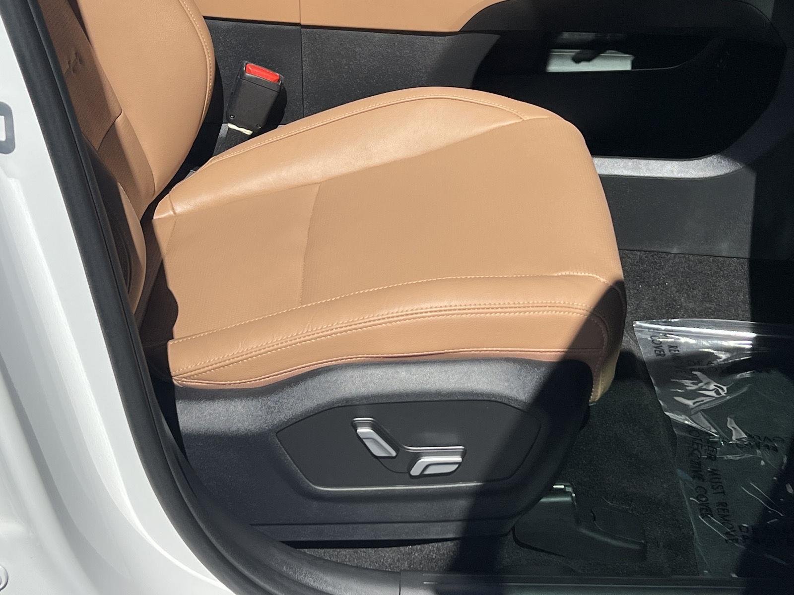 2025 Hyundai Santa Fe Limited - Photo 23
