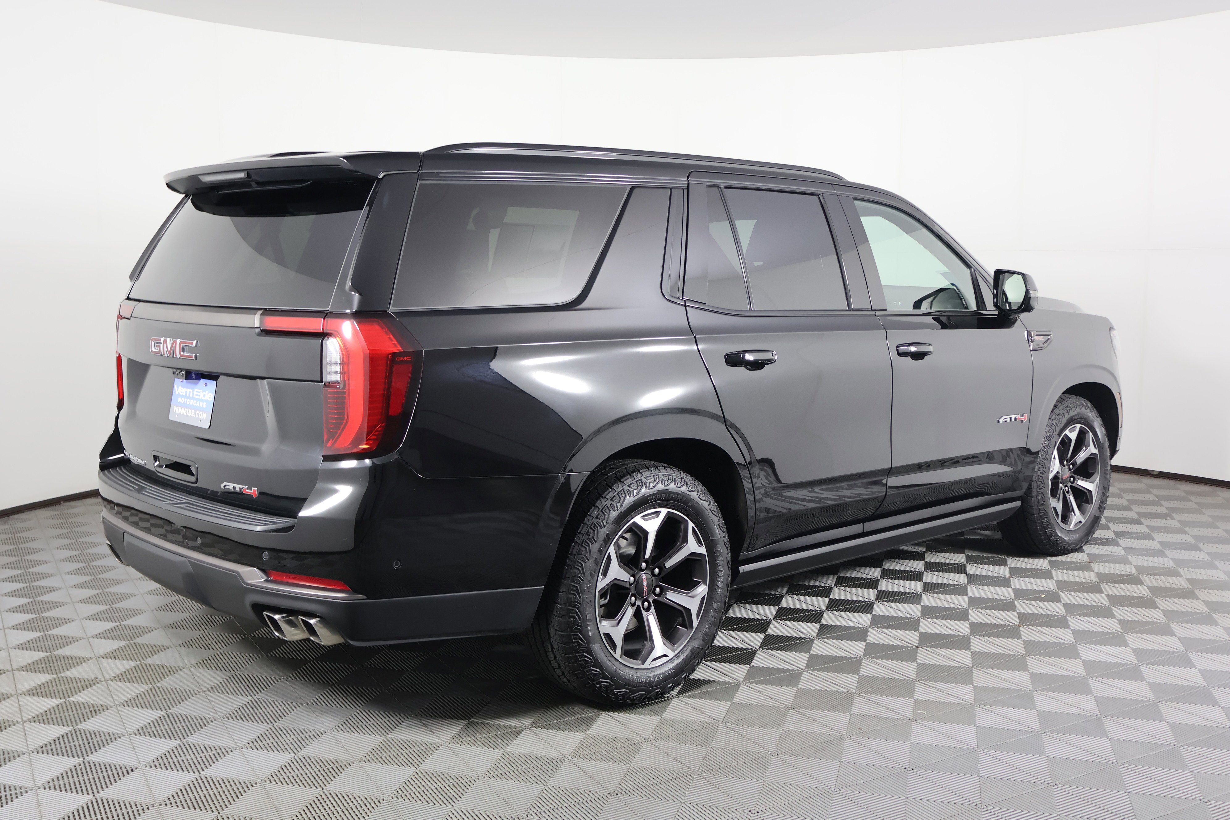 2025 GMC Yukon AT4 Ultimate - Photo 6