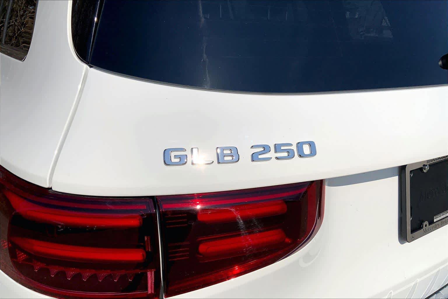 New 2026 Polar White Mercedes-Benz GLB 250 image 19