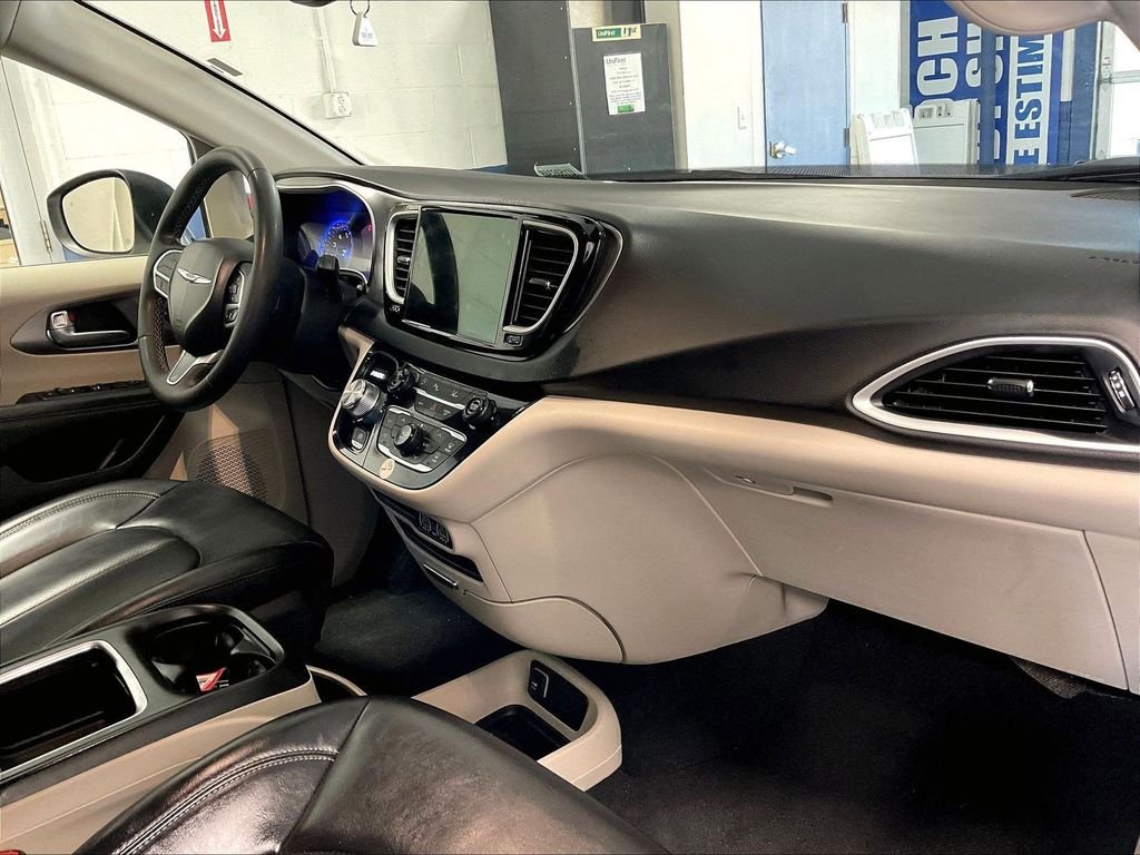 Used 2023 White Chrysler Touring L image 14