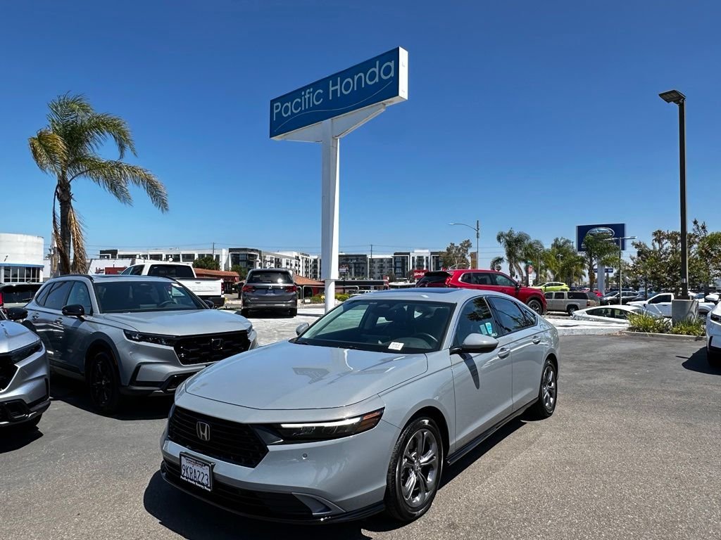 Used 2024 Gray Honda EX-L image 2