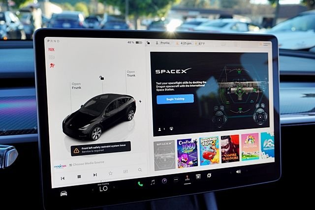 Used 2023  Tesla Long Range image 32