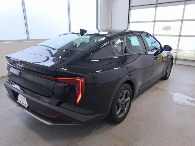 Used 2025 Black Kia LXS image 5