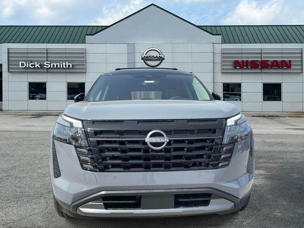 New 2026 Boulder Gray Pearl / Super Black Two-tone Nissan Platinum image 2