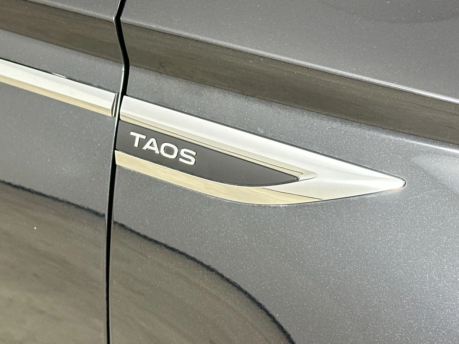Used 2022 Black Volkswagen  image 9