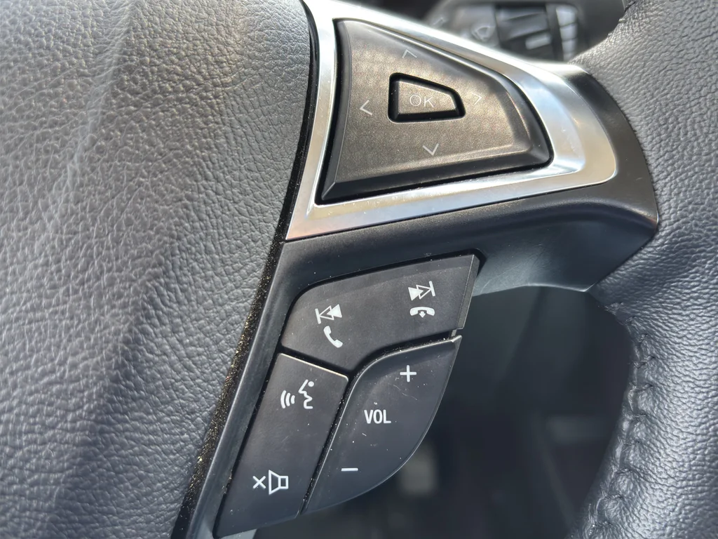 Used 2024 Agate Black Metallic Ford SEL image 18